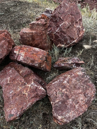 Ландшафтные глыбы красно-фиолетовые 200-1000 килограмм купить в Керчи