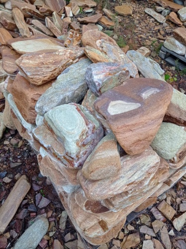 Златолит жёлтый, жёлто-зелёный глыбки и валуны для ланшафтного дизайна купить в Керчи