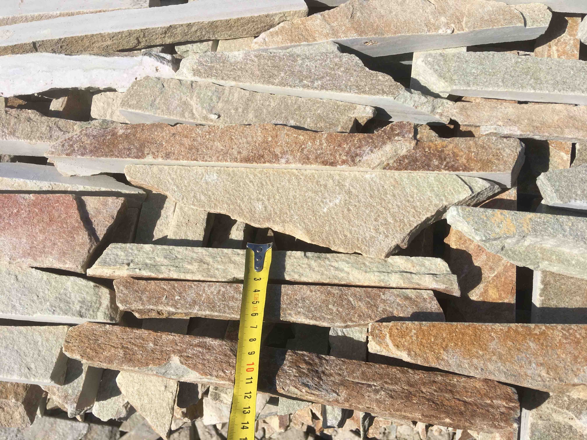 Горбушка златолит золотистый для облицовки купить в Керчи