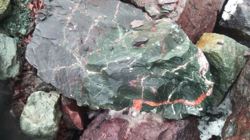 Гигантские зелёные валуны для ландшафтного дизайна весом более 5 тонн купить в Керчи