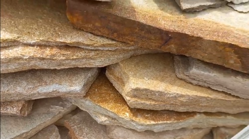 Плитняк златолит жёлтый золотистый для отмостки купить в Керчи