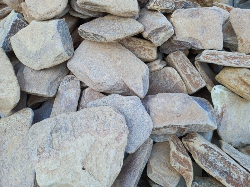 Златолит жёлтый, жёлто-зелёный глыбки и валуны для ланшафтного дизайна купить в Керчи