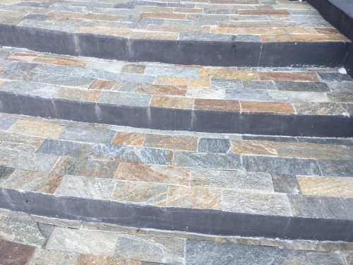 Плитка из Златолита Уральского для лестницы купить в Керчи