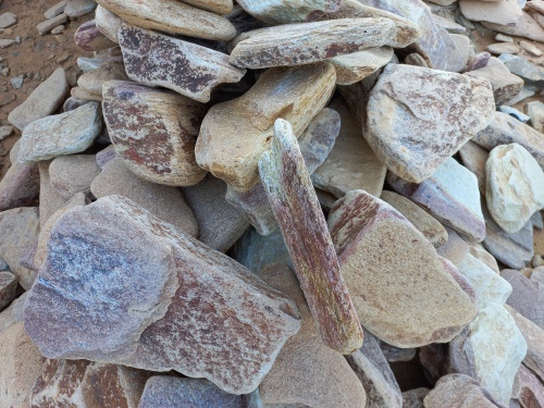 Златолит жёлтый, жёлто-зелёный глыбки и валуны для ланшафтного дизайна купить в Керчи