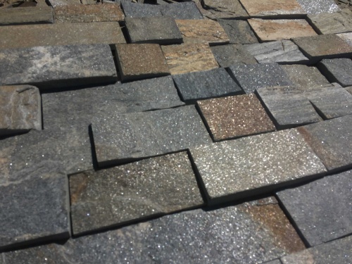 Плитка пилёная златолит Уральский для цоколя, отмостки купить в Керчи