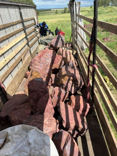 Ландшафтные глыбы красно-фиолетовые 200-1000 килограмм купить в Керчи