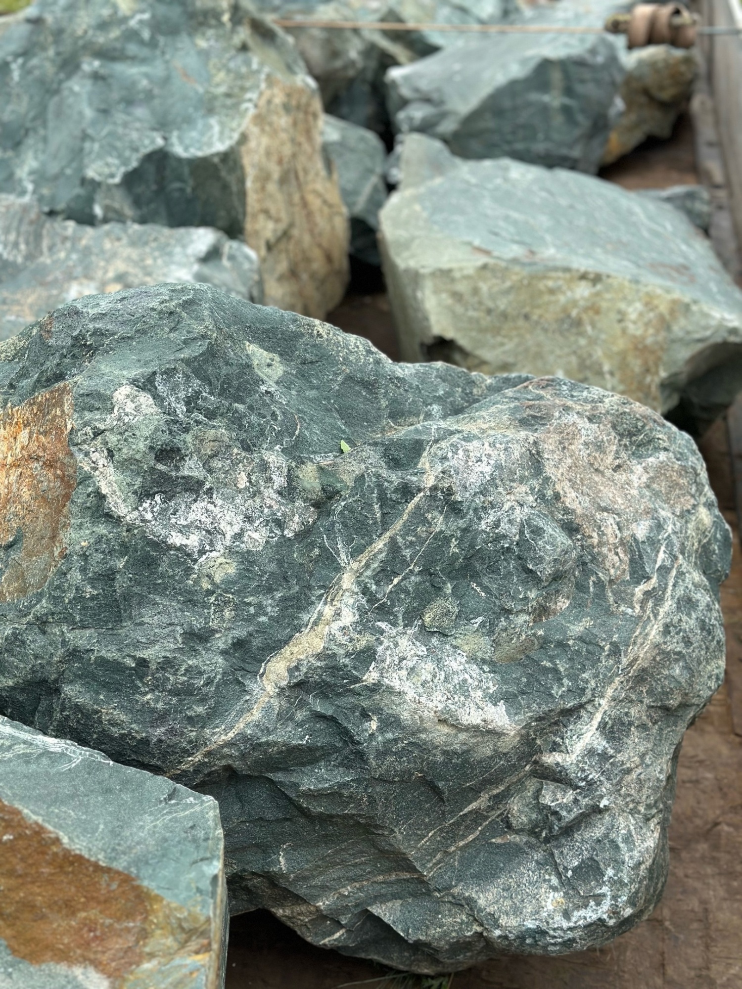 Камни для ландшафтного дизайна зелёные 10-60 килограмм купить в Керчи