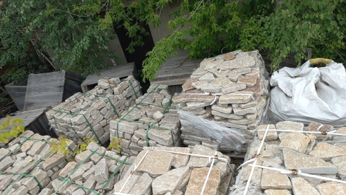 Плитняк гранитный галтованный купить в Керчи