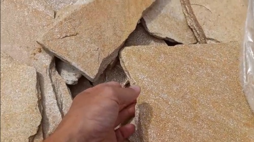 Плитняк златолит жёлтый золотистый для отмостки купить в Керчи