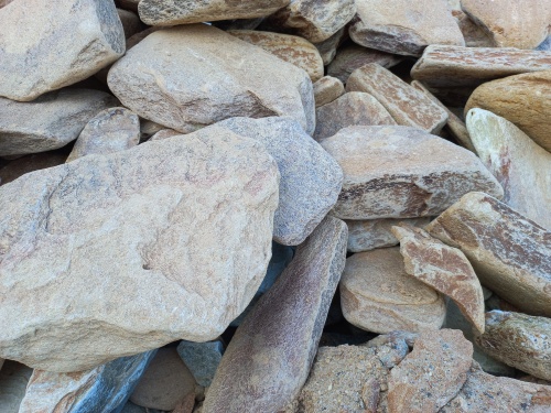 Златолит жёлтый, жёлто-зелёный глыбки и валуны для ланшафтного дизайна купить в Керчи