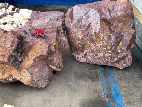 Ландшафтные глыбы красно-фиолетовые 200-1000 килограмм купить в Керчи