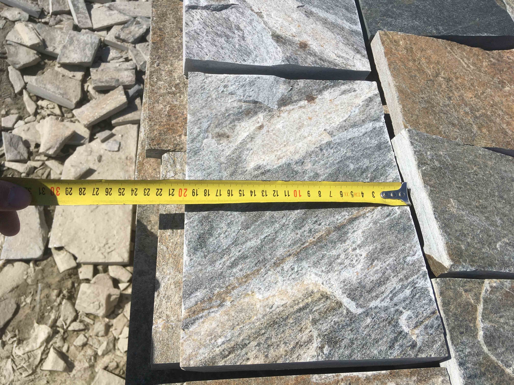 Плитка пилёная златолит Уральский для цоколя, отмостки купить в Керчи