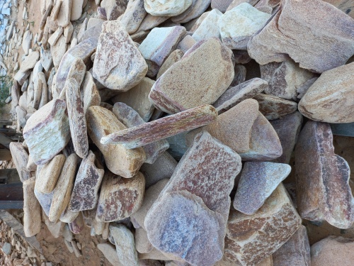 Златолит жёлтый, жёлто-зелёный глыбки и валуны для ланшафтного дизайна купить в Керчи