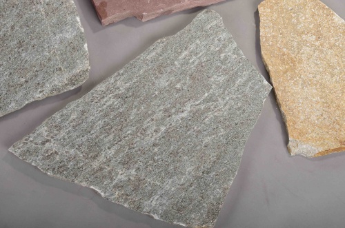 Плитняк златолит Уральский для цоколя, отмостки купить в Керчи