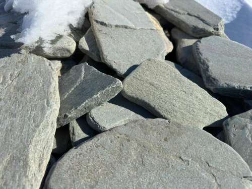 Плитняк златолит зелёный галтованный для цоколя купить в Керчи