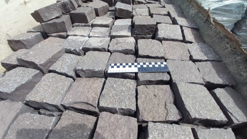 Лемезит колотая брусчатка 10 * 10 см. для парковки купить в Керчи