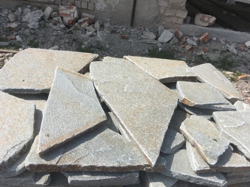 Златолит серебристый галтованный для лестниц купить в Керчи