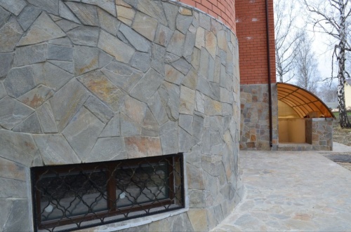 Плитняк златолит Уральский для цоколя, отмостки купить в Керчи